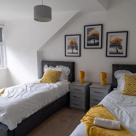 Spacious 15 Guest Home With 9 Beds In Shirley Solihull Exterior foto