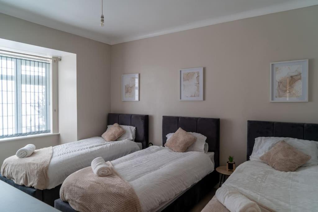 Spacious 15 Guest Home With 9 Beds In Shirley Solihull Exterior foto